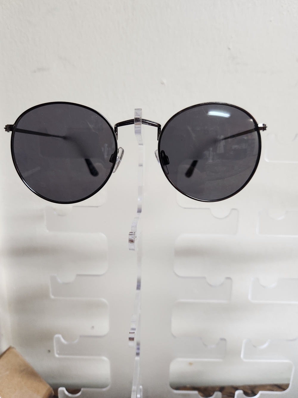 Polaroid Men's Round Sunglasses - Black Frame, Dark Gray Lenses